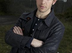 Być człowiekiem: 5x01 The Trinity - zdjęcia promocyjne