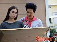 The Neighbors: 1x21 Mo Purses Mo Money Mo Problems - zdjęcia promocyjne