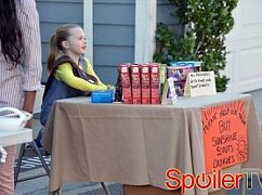 The Neighbors: 1x21 Mo Purses Mo Money Mo Problems - zdjęcia promocyjne