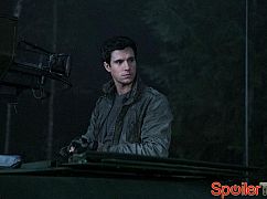 Wrogie niebo: 3x02 Collateral Damage - zdjęcia promocyjne