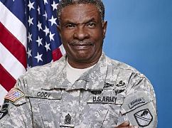 Zdjęcia promocyjne obsady 1 sezonu serialu Enlisted