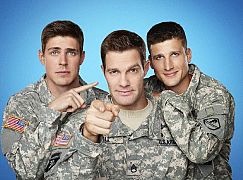 Zdjęcia promocyjne obsady 1 sezonu serialu Enlisted