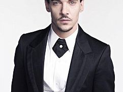 Plakaty promocyjne postaci 1 sezonu serialu Dracula