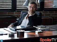 Ray Donovan: 1x12 Same Exactly - zdjęcia promocyjne