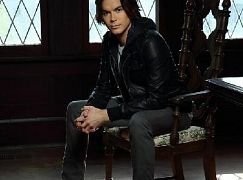 Zdjęcia promocyjne obsady 1 sezonu serialu Ravenswood