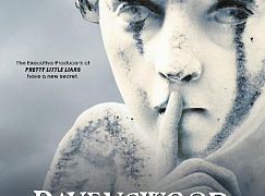 Plakaty promocyjne 1 sezonu serialu Ravenswood