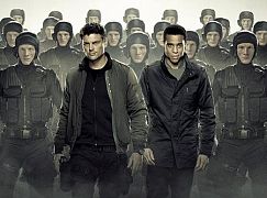 Plakaty promocyjne 1 sezonu serialu Almost Human
