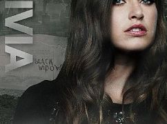 Plakaty promocyjne postaci 1 sezonu serialu Ravenswood