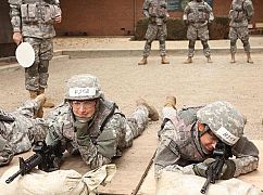 Enlisted: 1x02 Randy Get Your Gun - zdjęcia promocyjne