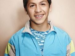 Zdjęcia promocyjne obsady 1 sezonu serialu Surviving Jack