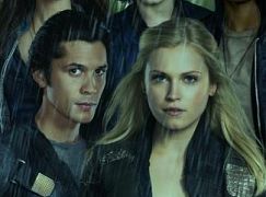 Zdjęcia promocyjne obsady 1 sezonu serialu The 100