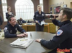 Sirens: 1x01 A Bitch Named Karma - zdjęcia promocyjne