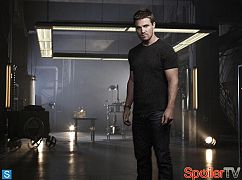 Zdjęcia promocyjne obsady 2 sezonu serialu Arrow