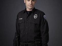 Zdjęcia promocyjne obsady 2 sezonu serialu Arrow