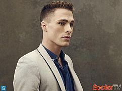 Zdjęcia promocyjne obsady 2 sezonu serialu Arrow