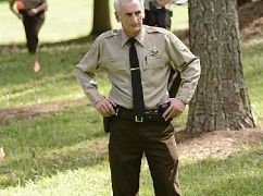 Resurrection: 1x04 Us Against the World - zdjęcia promocyjne