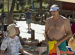 Legit: 2x06 Rub & Slide - zdjęcia promocyjne