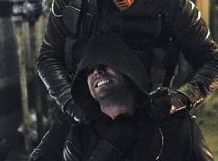 Arrow: 2x21 City of Blood - zdjęcia promocyjne