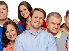 Zdjęcia promocyjne obsady 1 sezonu serialu The McCarthys