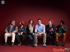Zdjęcia promocyjne obsady 1 sezonu serialu Mulaney
