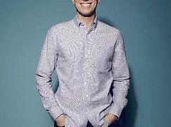 Zdjęcia promocyjne obsady 1 sezonu serialu Mulaney