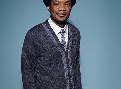Zdjęcia promocyjne obsady 1 sezonu serialu Mulaney