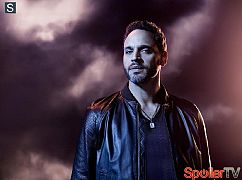 Zdjęcia promocyjne obsady 2 sezonu serialu Graceland