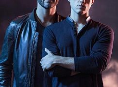 Zdjęcia promocyjne obsady 2 sezonu serialu Graceland