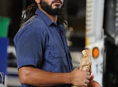 Graceland: 2x05 H-a-Double-P-Y - zdjęcia promocyjne