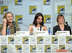 Ekipa Reign na Comic-Conie 2014