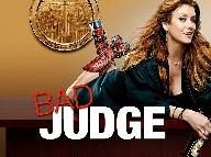 Plakaty promocyjne 1 sezonu serialu Bad Judge