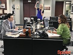 Cristela: 1x06 Equal Pay - zdjęcia promocyjne
