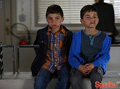 The Mysteries of Laura: 1x07 The Mystery of the Art Race - zdjęcia promocyjne