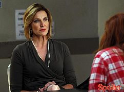 The Mysteries of Laura: 1x08 The Mystery of the Mobile Murder - zdjęcia promocyjne