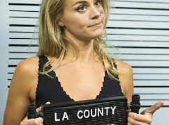 Benched: 1x03 Hooked & Booked - zdjęcia promocyjne