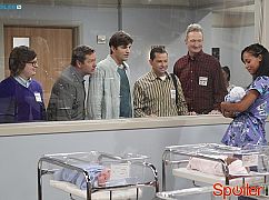 Dwóch i pół: 12x04 Thirty-Eight, Sixty-Two, Thirty-Eight - zdjęcia promocyjne