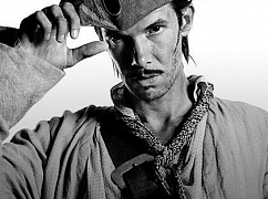 Zdjęcia promocyjne obsady 2 sezonu serialu Black Sails