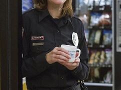 Sirens: 2x01 Briandipity - zdjęcia promocyjne
