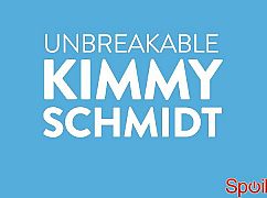 Plakaty promocyjne 1 sezonu serialu Unbreakable Kimmy Schmidt