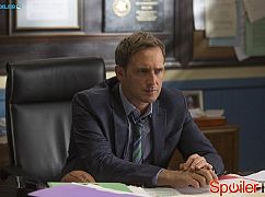 The Mysteries of Laura: 1x16 The Mysteries of the Exsanguinated Ex - zdjęcia promocyjne