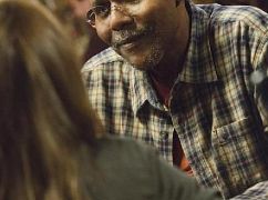 Sirens: 2x06 Screw the One Percent - zdjęcia promocyjne