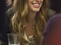 Sirens: 2x06 Screw the One Percent - zdjęcia promocyjne