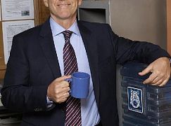 Zdjecia promocyjne obsady 1 sezonu serialu Mr. Robinson