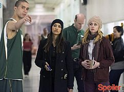 The Mysteries of Laura: 1x19 The Mystery of the Dodgy Draft - zdjęcia promocyjne