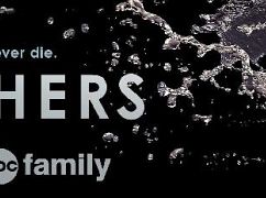 Plakaty promocyjne 1 sezonu serialu Stitchers