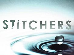 Plakaty promocyjne 1 sezonu serialu Stitchers