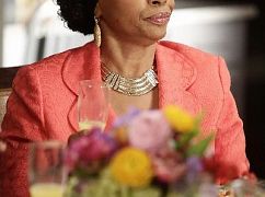 Black-ish: 1x22 Please Don't Ask, Please Don't Tell - zdjęcia promocyjne