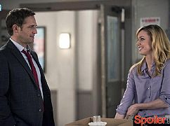 The Mysteries of Laura: 1x21 The Mystery of the Deceased Documentarian - zdjęcia promocyjne