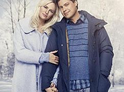 Zdjęcia promocyjne obsady 2 sezonu serialu Welcome to Sweden