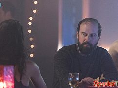 Married: 2x01 Thanksgiving - zdjęcia promocyjne
